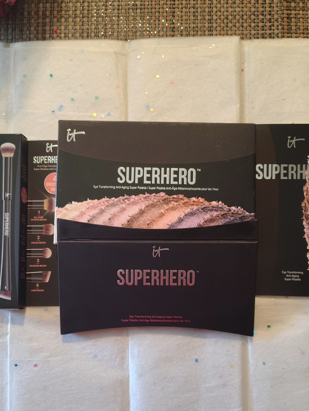 NIB IT COSMETICS SUPERHERO ANTI AGING SUPER EYE PALETTE + 4 IN 1 BRUSH + BOOKLET
